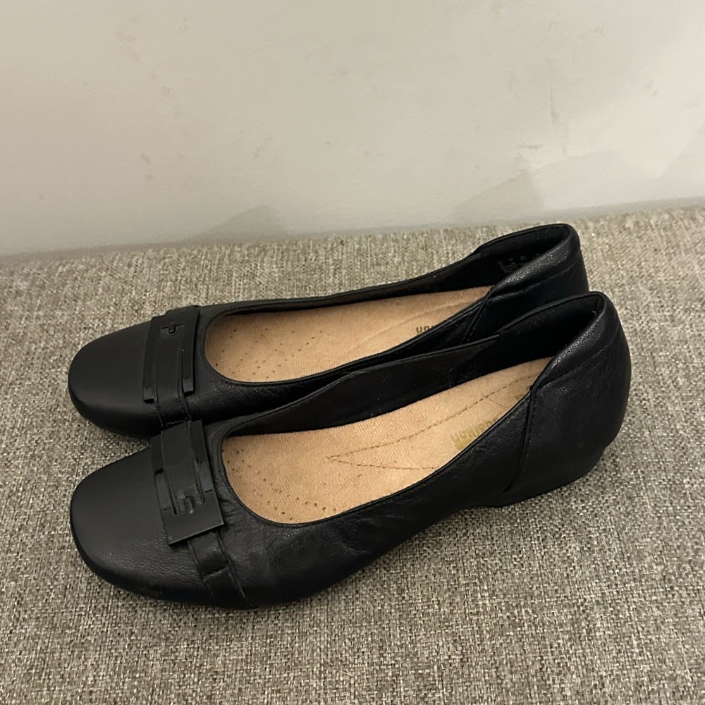 Clark’s Women’s Black Leather Flats Size 7 - Picture 4 of 9